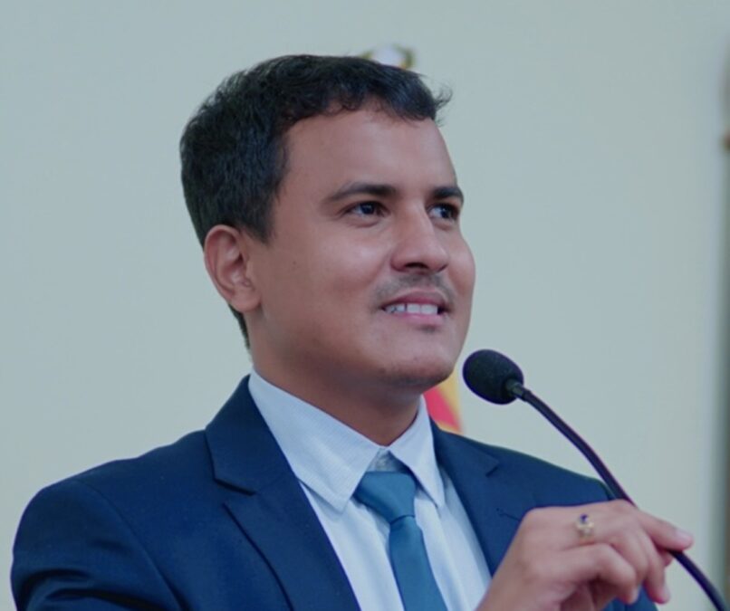 Vereador Elvis Dany reivindica junto à Prefeitura envio de PL do reajuste dos professores