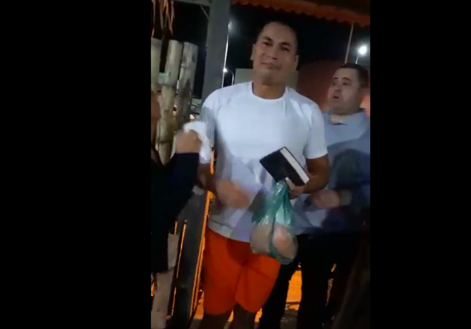 Vídeo: Justiça de Sena determina soltura de empresário suspeito de envolvimento com menor e se emociona ao reencontrar a família