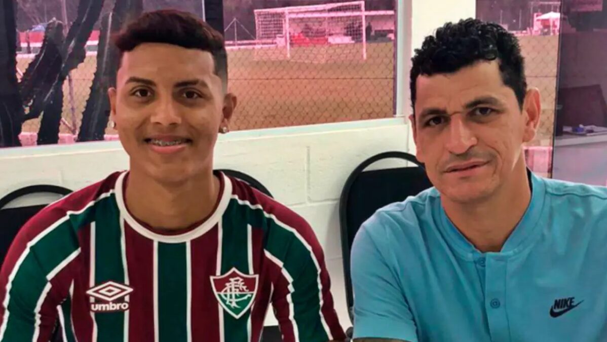 Jovem atacante acreano assina contrato com o Fluminense-RJ