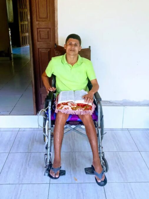 Morador de Sena que ficou paraplégico faz rifa de fazenda para pagar tratamento na Inglaterra