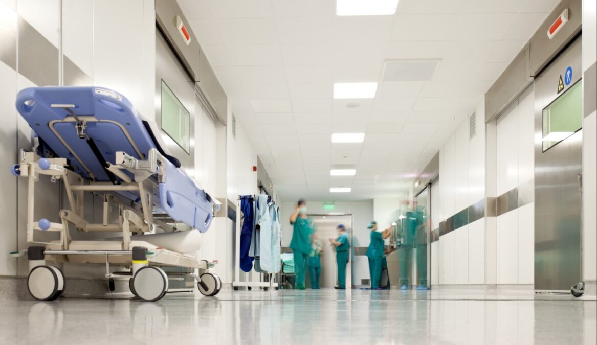 No AC, homem introduz garrafa no ânus e passa por cirurgia para retirada de objeto