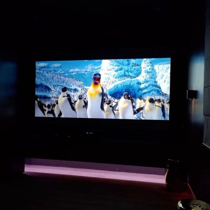 Cinemas do Acre devem disponibilizar sessão para pessoas com autismo uma vez por mês, determina a lei