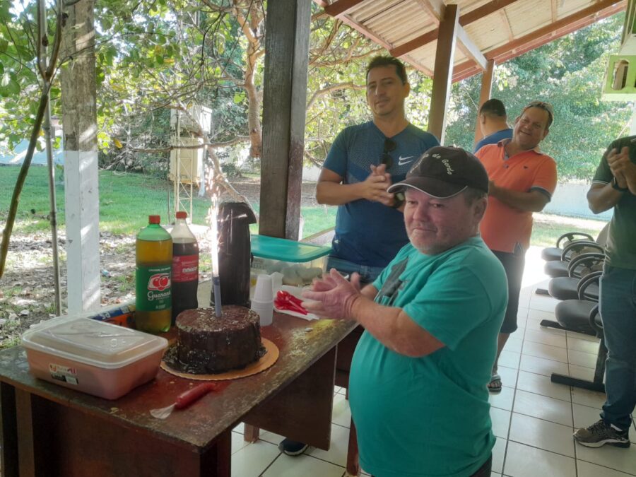 Jair Moreira, o anão boxeador de Sena, troca de idade e recebe homenagem dos colegas de trabalho