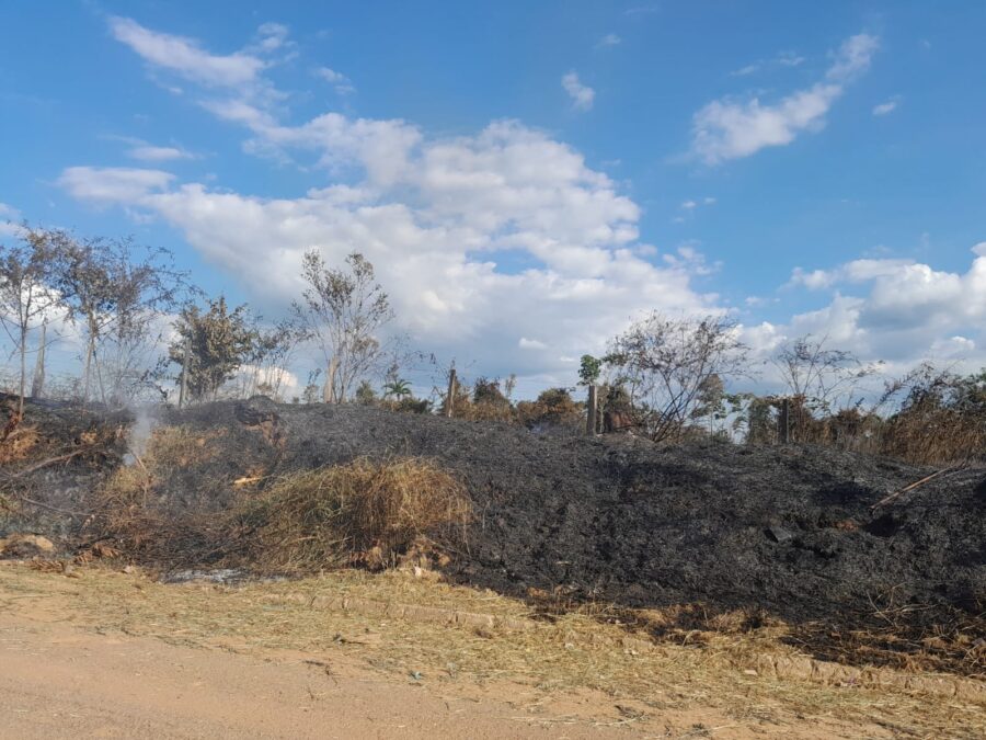 Área de terras na zona urbana de Sena Madureira é atingida por incêndio; Moradores pedem providências