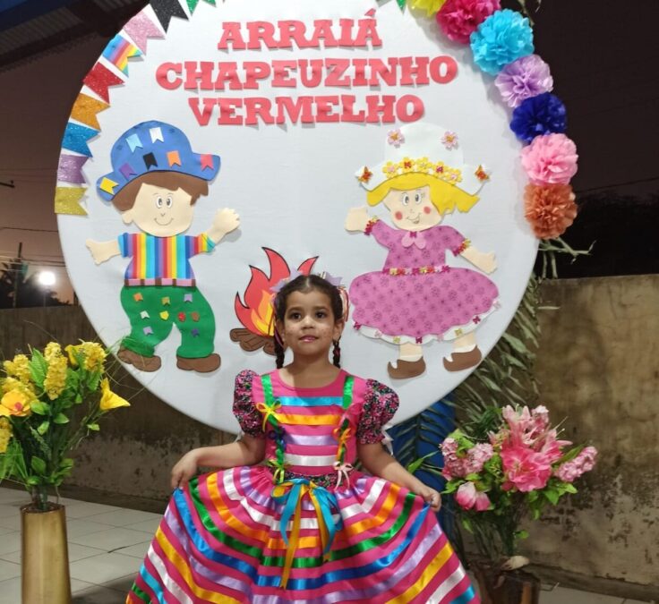 Aos 4 anos de idade, Maria Luiza é eleita Rainha caipira da Escola Chapeuzinho Vermelho