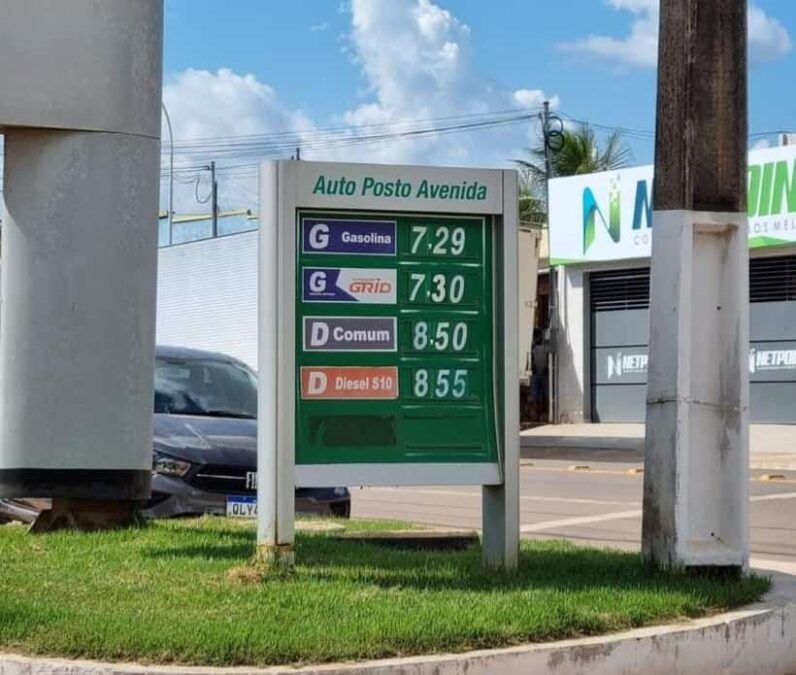 Após chegar a 8,24 reais, litro da gasolina em Sena baixa para 7,29 reais