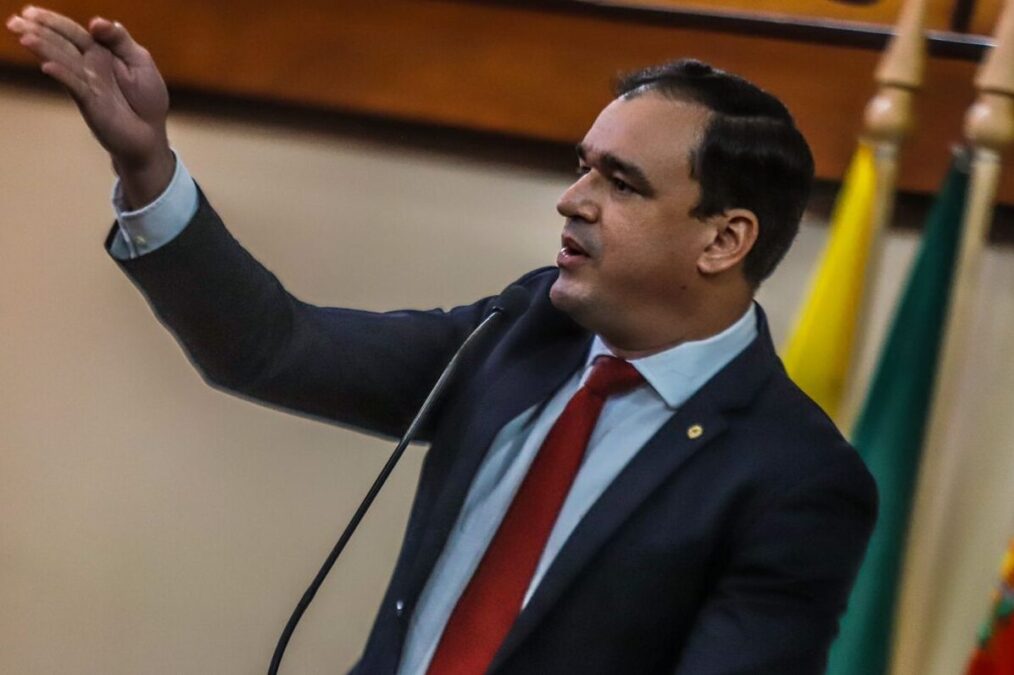 “Gladson despreza a nossa história, mas se apega às suas diárias”, afirma Daniel Zen