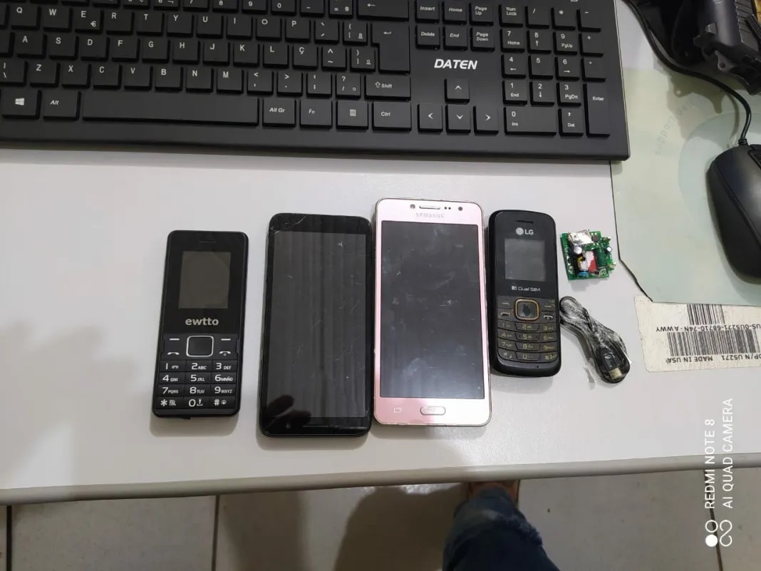 Policiais penais apreendem quatro aparelhos celulares no presídio de Sena Madureira