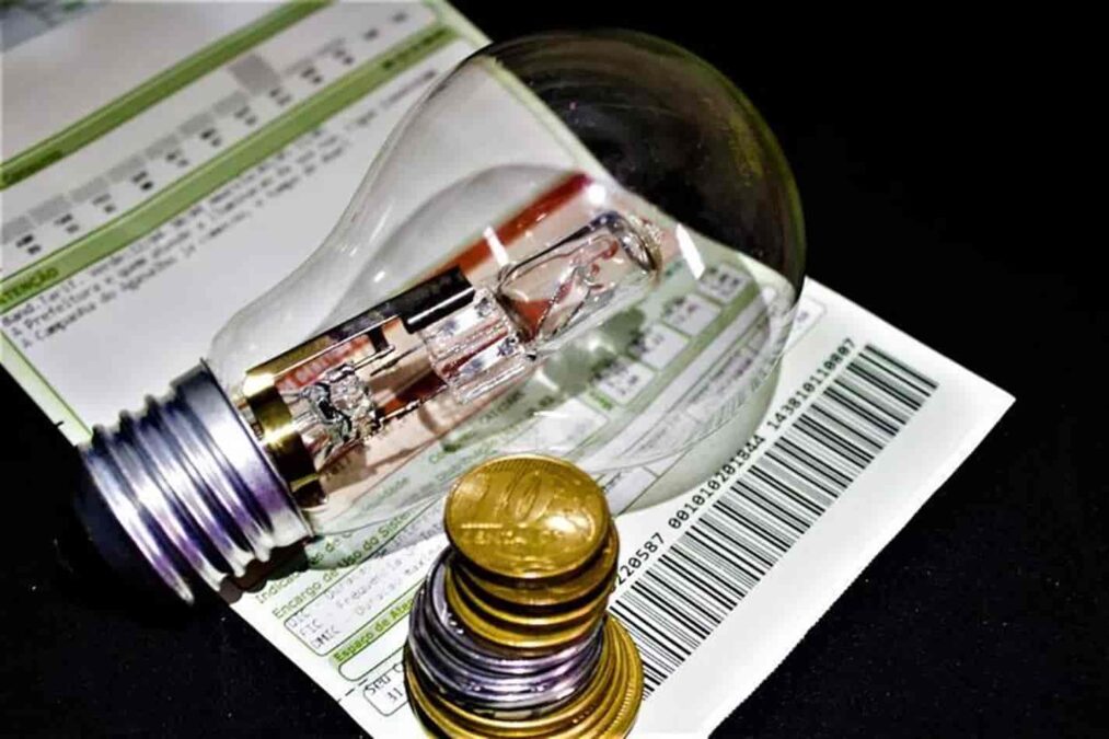 Após redução de ICMS, acreanos terão redução de até 23% na tarifa de energia