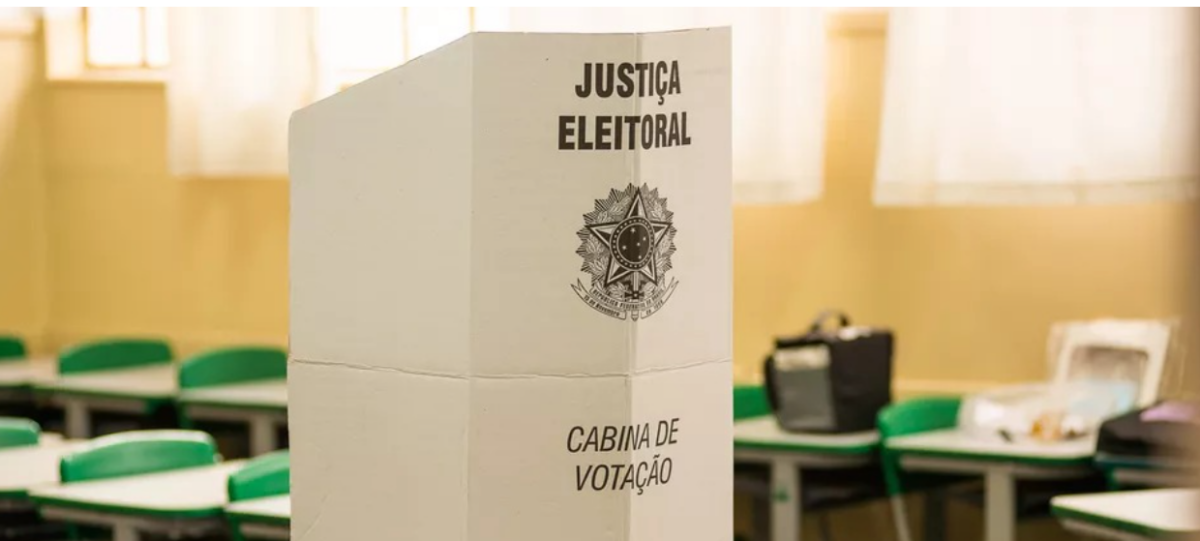 Alexandre de Moraes proíbe celulares e outros eletrônicos na cabine de votação