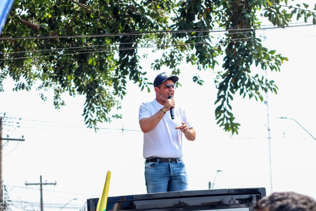 Gladson trouxe a vacina, imunizou o povo e reabriu o comércio, gerando emprego e renda