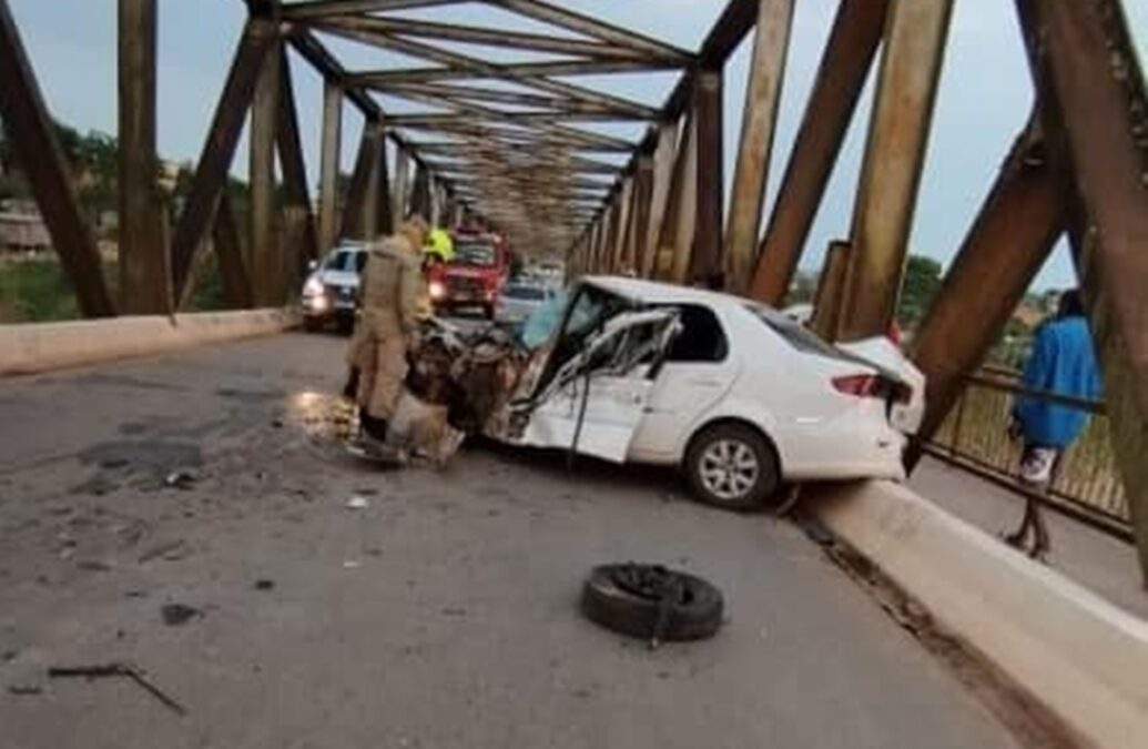 Imagem mostra grave acidente neste domingo (21) na ponte José Nogueira Sobrinho em Sena Madureira