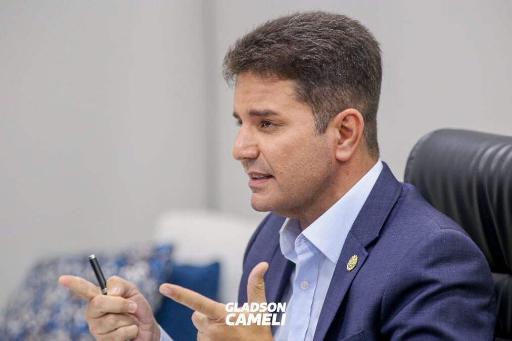 “Não posso colocar política acima de um estado”, diz Gladson sobre relação com Lula