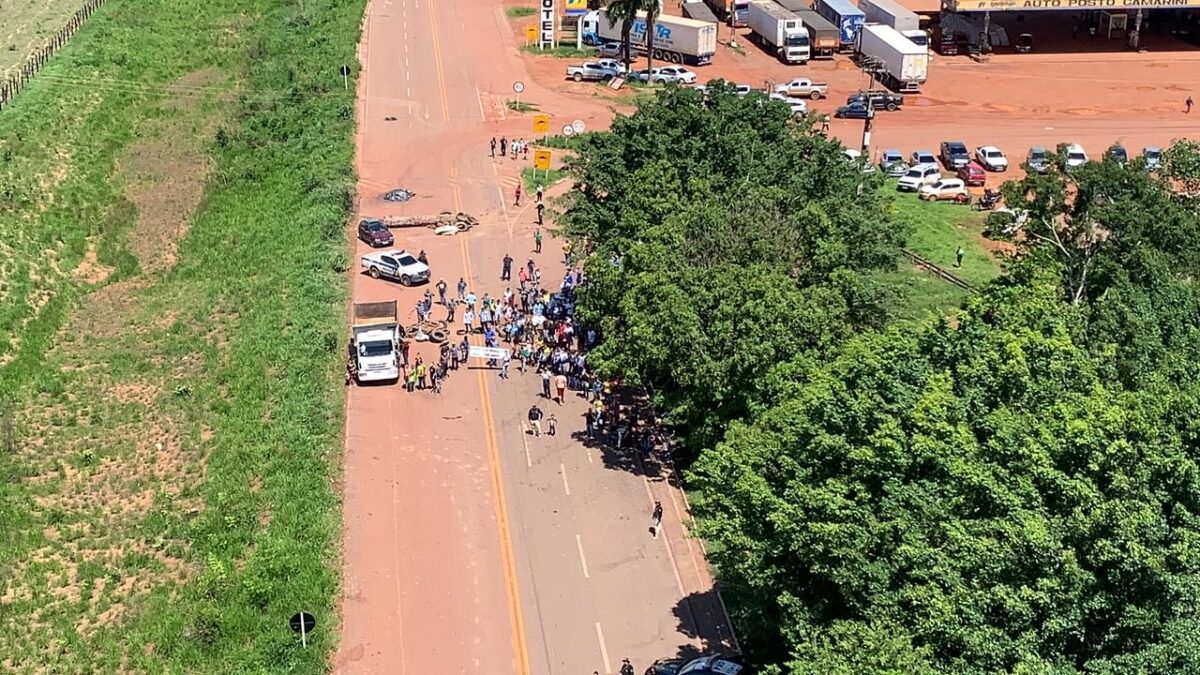 Manifestação de Acrelândia reduz, bloqueio no Alto Acre acaba e PM de Rondônia apoiará PRF com Choque na Vila Extrema