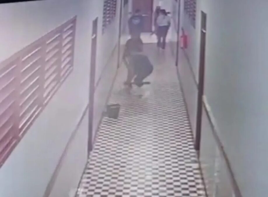 Justiça aceita denúncia contra homem que invadiu escola e tentou matar ex-mulher com facada no pescoço no AC
