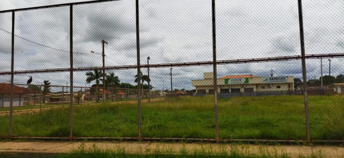 SENA: Quadra de Areia do bairro da Pista está abandonada e moradores cobram reativação