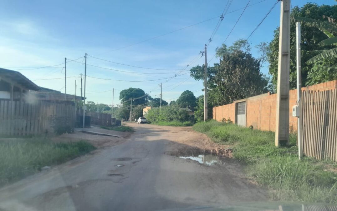Em Sena, moradores cobram melhorias na estrada Florentino: “A buraqueira está tomando de conta”