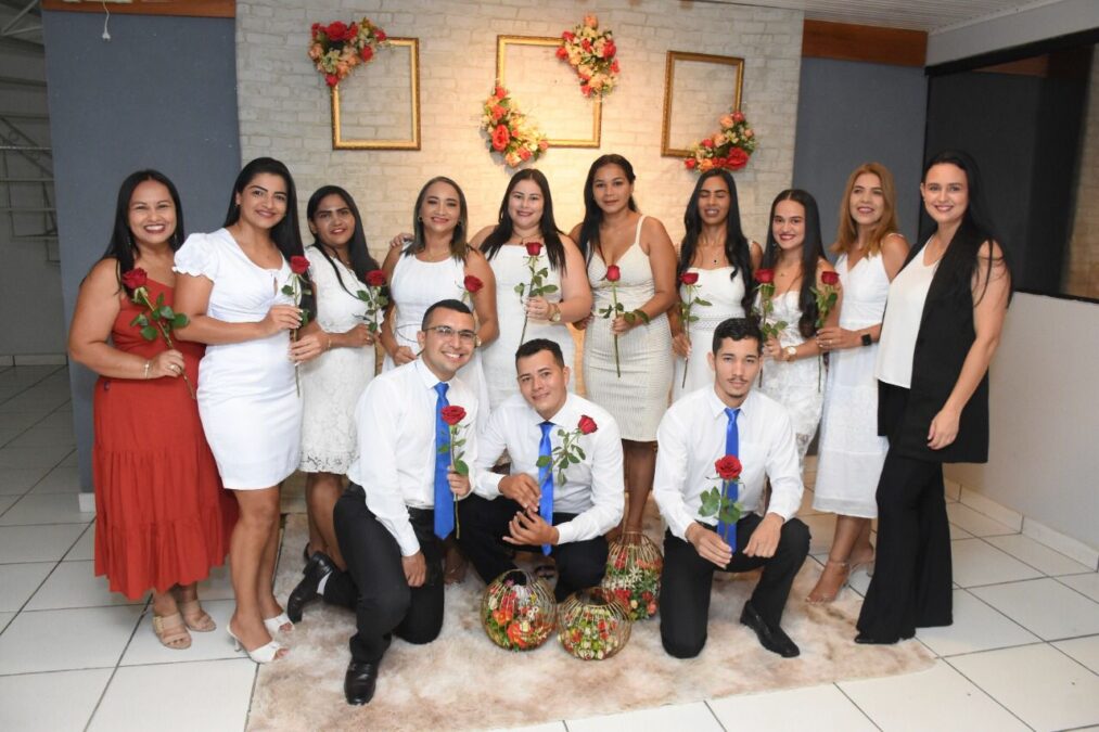 UNIGRAN Sena Madureira entrega Certificado de Graduação durante Baile de Formatura para Graduados