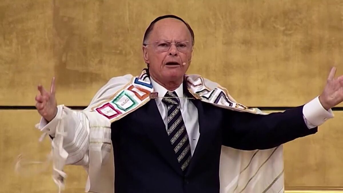 Edir Macedo, bispo da Igreja Universal, compara gays e lésbicas com bandidos