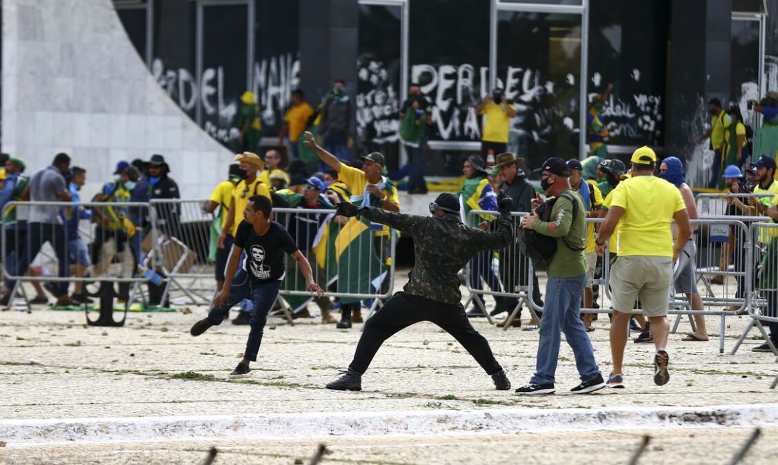 Deputado dos Estados Unidos pede que Bolsonaro seja extraditado ao Brasil
