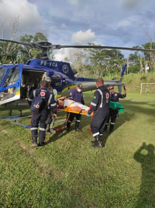Samu e Ciopaer realizam resgate aéreo de mãe e bebê indígenas em aldeia no interior do Estado
