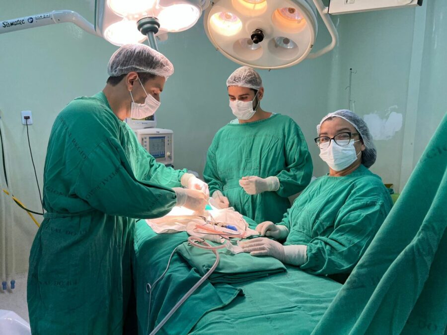Primeira cirurgia em recém-nascido com coluna aberta é realizada no Juruá