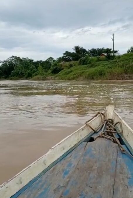 Com cheia do rio iaco mães de alunos ficam preocupadas com o deslocamento fluvial até a escola
