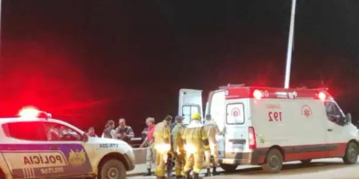 No Acre, Mulher surta e tenta se jogar de ponte; PM e Bombeiros evitam tragédia