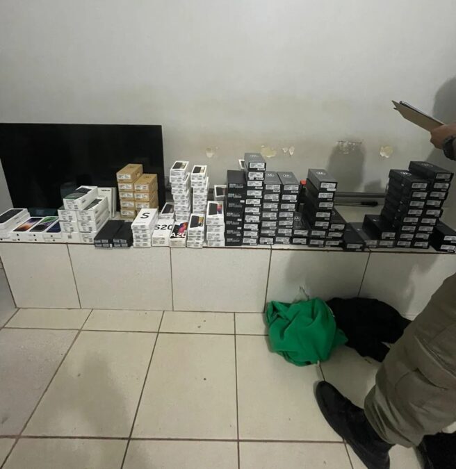 Polícia recupera celulares, acessórios e mais de R$ 10 mil roubados de loja no Centro de Rio Branco