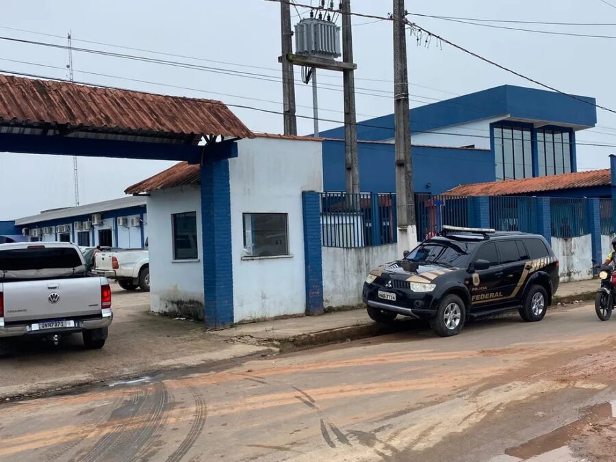 Funcionários públicos ligados à prefeitura de Cruzeiro do Sul são alvos de operação da PF contra desvio de combustíveis