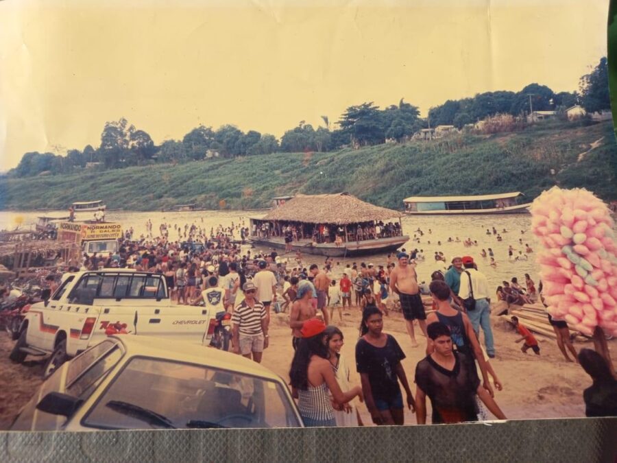 Fotografia antiga relembra Festa no Flutuante na Praia do Amarílio em Sena Madureira