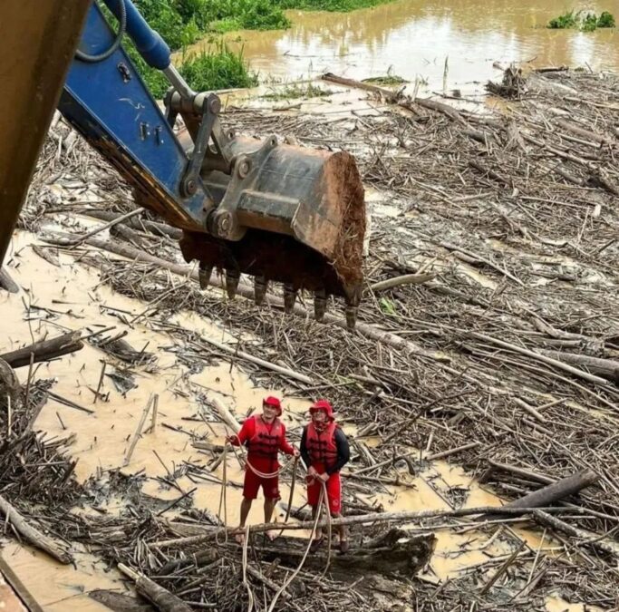 SENA: Exército, DERACRE e DNIT se unem para retirar balseiro que oferece risco à Ponte José Nogueira Sobrinho