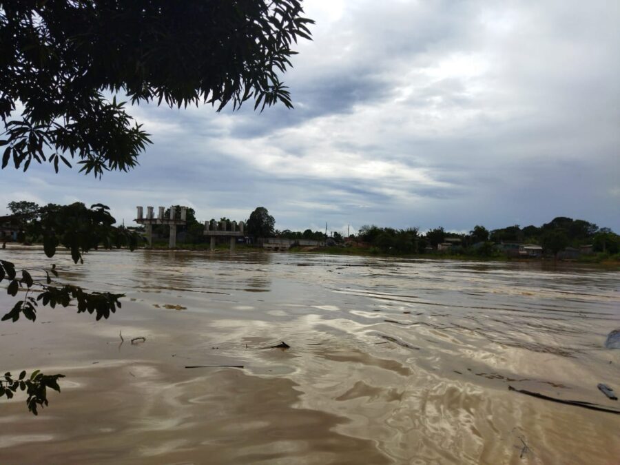 Rio Iaco volta a subir em Sena Madureira após breve queda no nível das águas