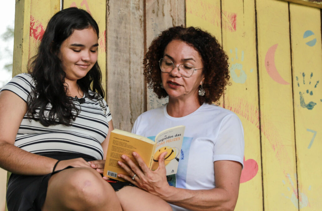 Professora da rede pública promove gosto pela leitura com projetos de sucesso entre moradores da Vila Caquetá