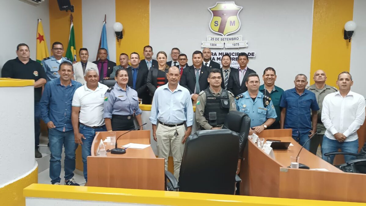 Câmara Municipal de Sena Madureira homenageia policiais militares em comemoração ao Dia do Veterano
