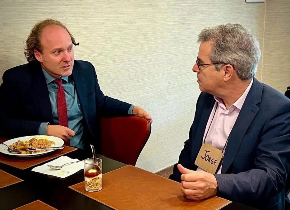 Jorge Viana busca informações sobre operações do Ibama no Acre e é informado de que não há perseguição à indústria florestal