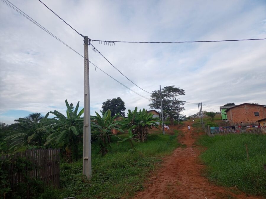 Moradores da Rua Florentino Moreno denunciam abandono da prefeitura em relação à pavimentação e iluminação pública