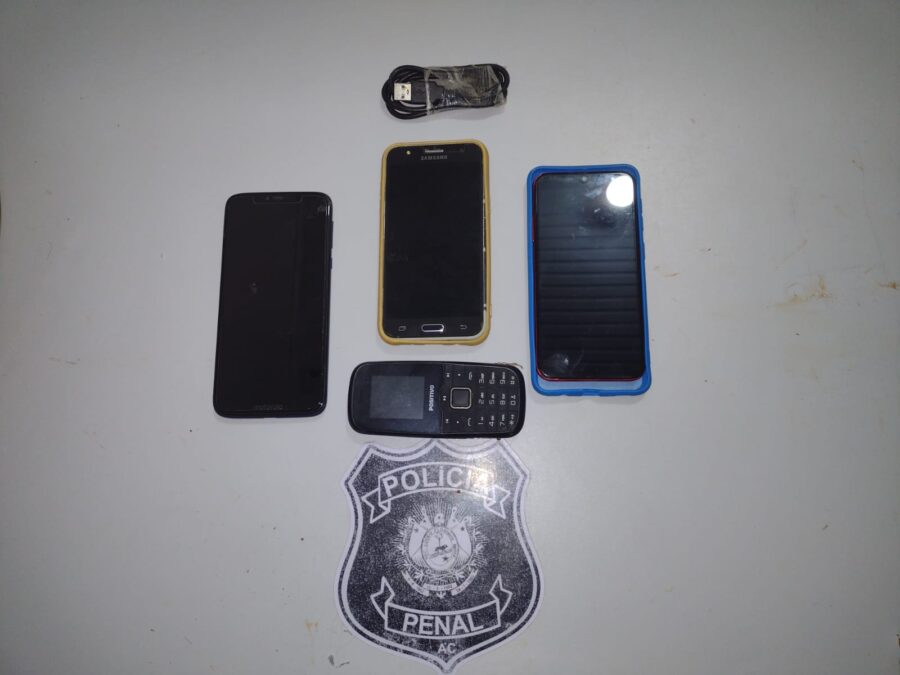 Polícia penal realiza operação no Presídio Evaristo de Moraes e apreende celulares e componentes