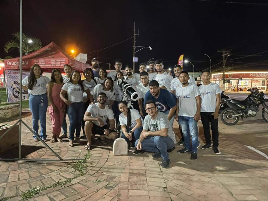 Estudantes e docentes do Ifac realizam apresentação de experimentos de Física na Praça 25 de Setembro, em Sena Madureira