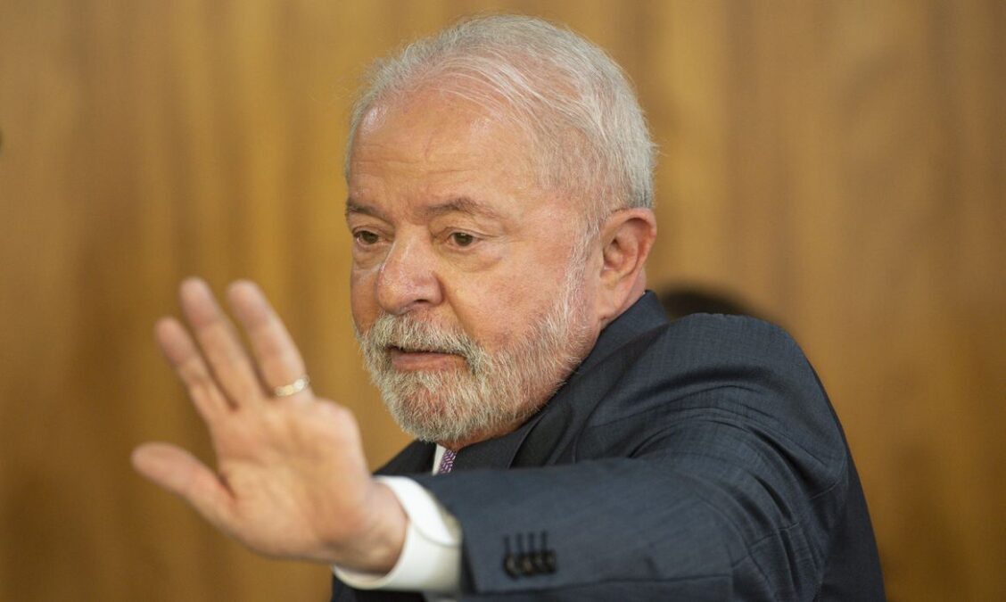 Lula vai reduzir ritmo de viagens; equipe médica avalia cirurgia no quadril