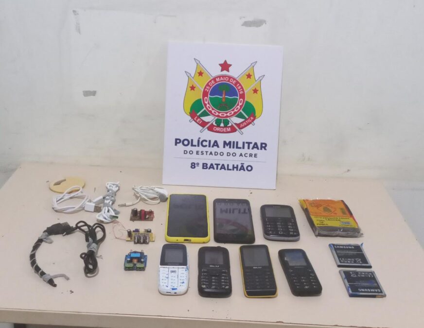 Dupla é presa em Sena Madureira tentando jogar celulares dentro do presídio