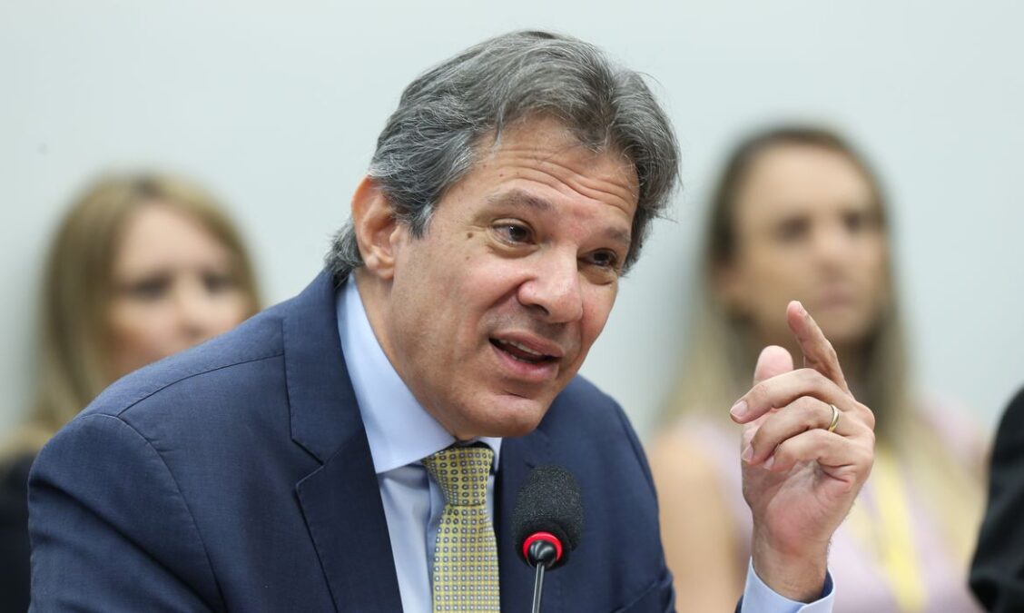 Haddad diz que juros altos levaram à prévia negativa do PIB em maio: ‘desaceleração chegou forte’