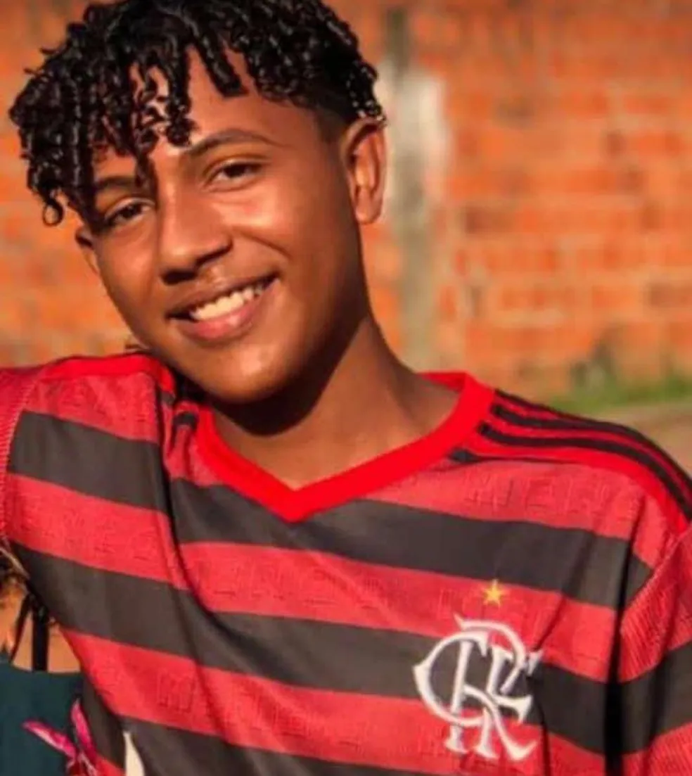 Família de adolescente morto dentro de ônibus no AC acusa ex da mãe pelo crime e acredita em vingança — Foto: Arquivo pessoal