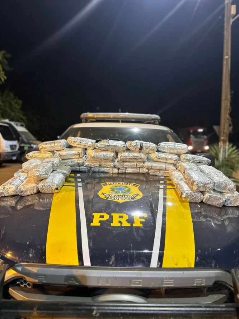 Mais de 56 quilos de droga foram apreendidos pela PRF — Foto: Nucom/PRF-AC