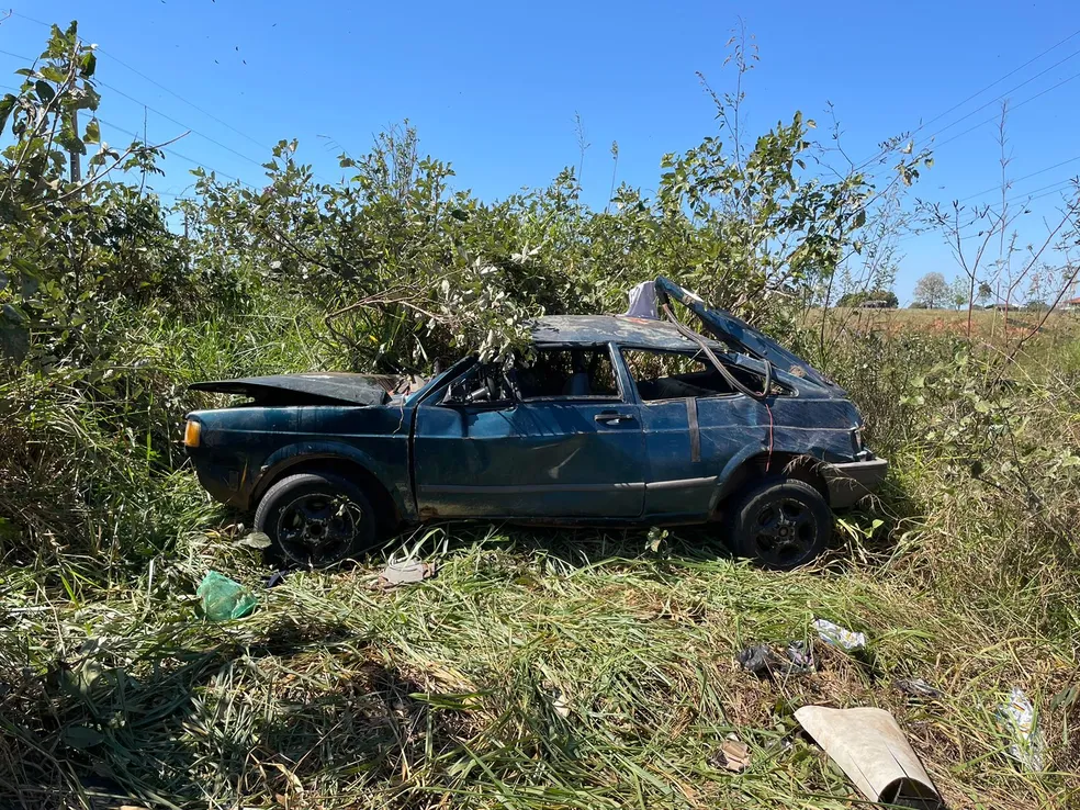 Carro transportava pelo menos oito pessoas; vítimas afirmam, contudo, que tinha mais uma que foi levada por terceiros — Foto: Arquivo/PRF-AC