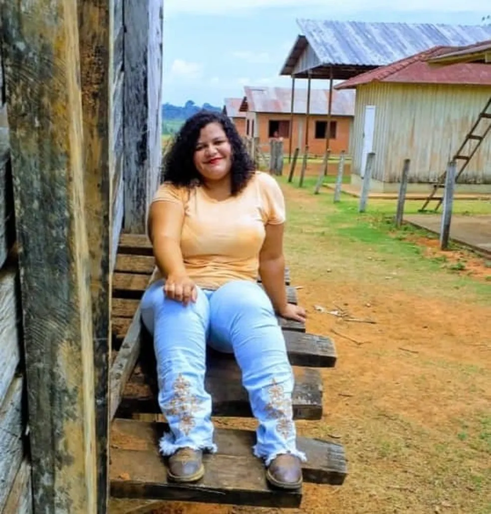Eliandra Silva, de 25 anos, morreu na noite do último sábado (15) atropelada por uma caminhonete — Foto: Arquivo pessoal