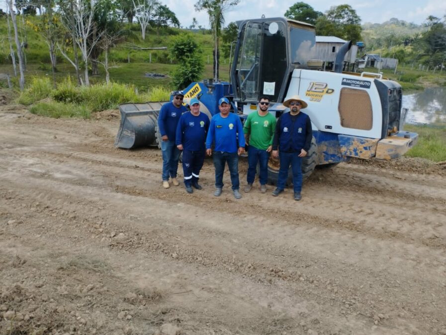 Deracre realiza melhorias de acesso no Ramal do Castanhal em Sena Madureira
