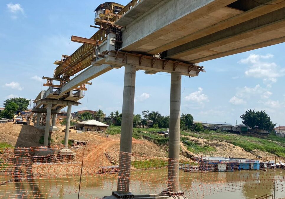 Deracre avança na construção da ponte do Segundo Distrito de Sena Madureira com lançamento da primeira Viga Gerber