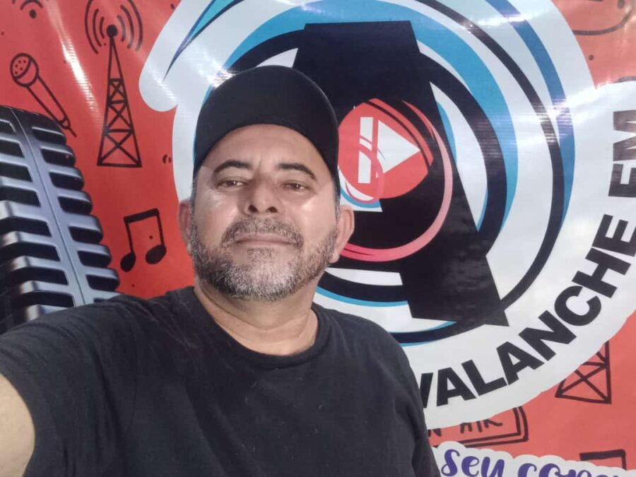Roque Júnior, o mestre do humor chega às tardes da Rádio Avalanche FM 102.7 em Sena Madureira