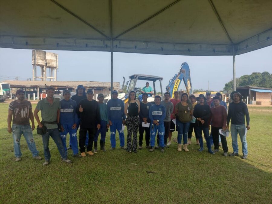 Delegada Jade Dene aborda violência doméstica em palestra educativa em Manoel Urbano